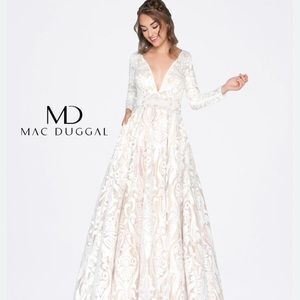 New! Stunning ivory wedding dress made by Mac Duggal. Size 4